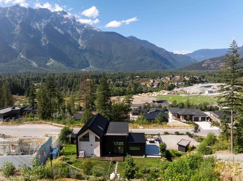 7676 Cerulean Dr, Pemberton, BC, V0N2L3 | Card Image