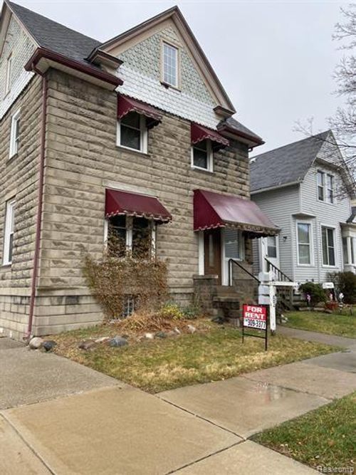 82 Poplar St, Wyandotte, MI, 48192-4676 | Card Image