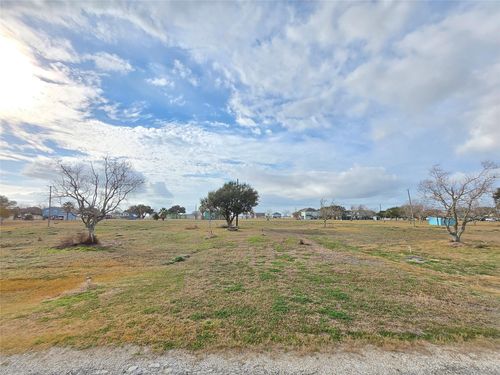 125 Stovall Dr, Palacios, TX, 77465-1915 | Card Image