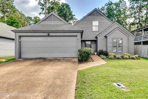 226 Waterwood Dr, Brandon, MS, 39047-6528 | Card Image