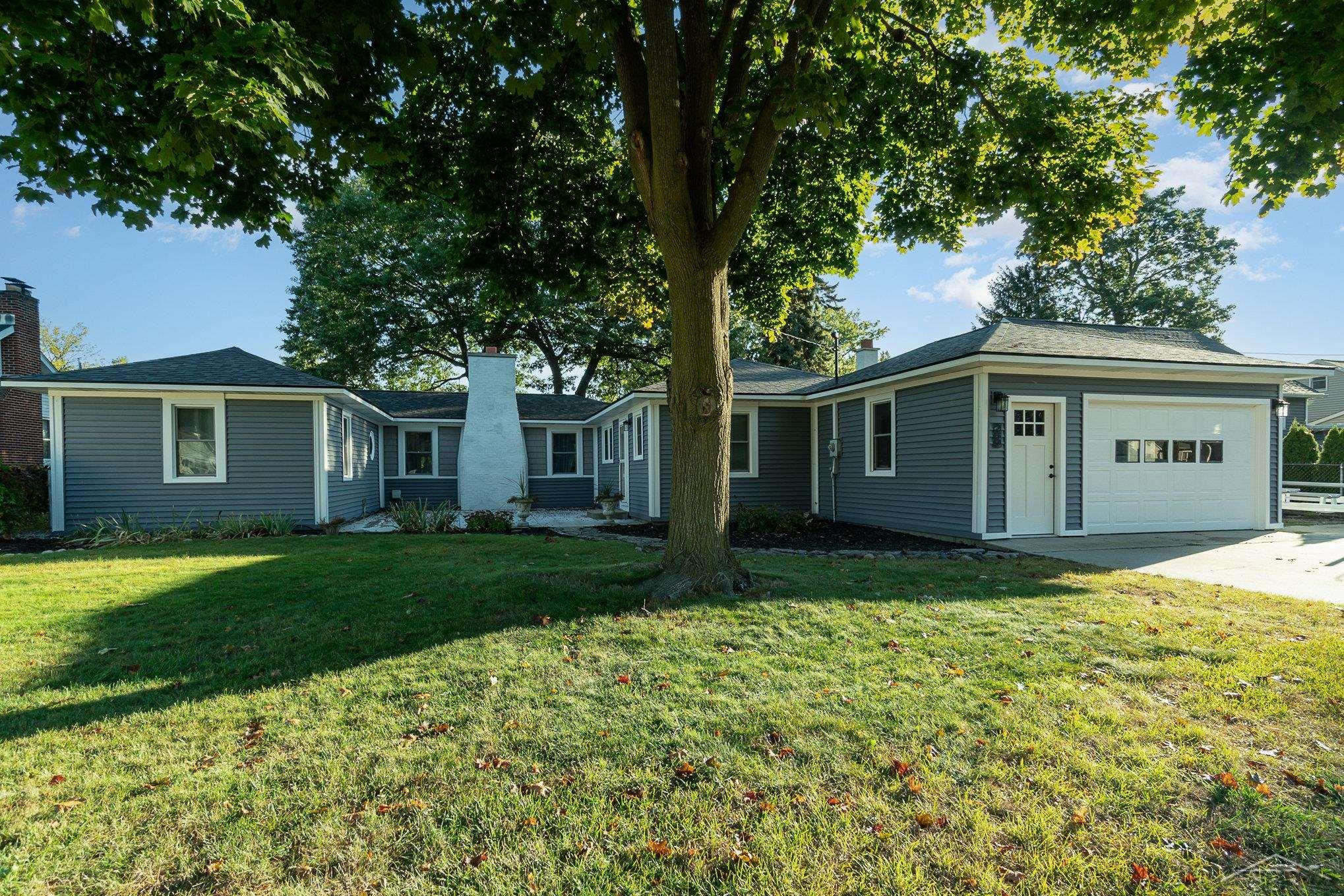 Lagoon Beach Dr, Bay City, MI 48706