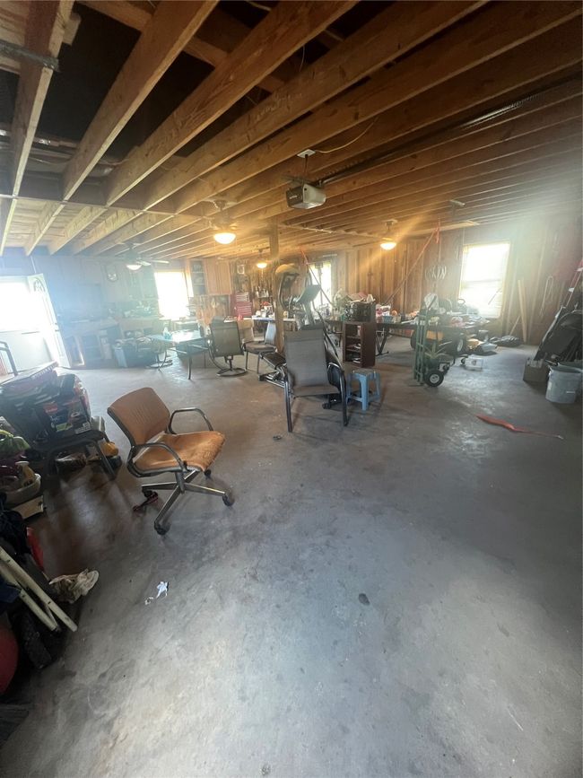 Miscellaneous room with concrete flooring | Image 20