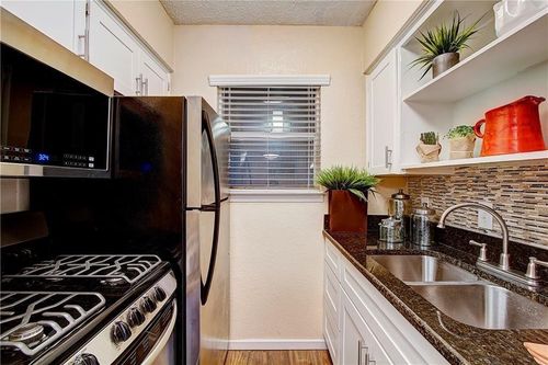 apt-106-2401 Manor Rd, Austin, TX, 78722-2012 | Card Image
