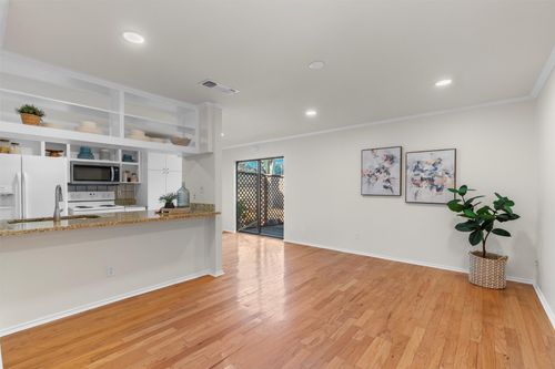 apt-109-900 Taulbee Ln, Austin, TX, 78757-1557 | Card Image