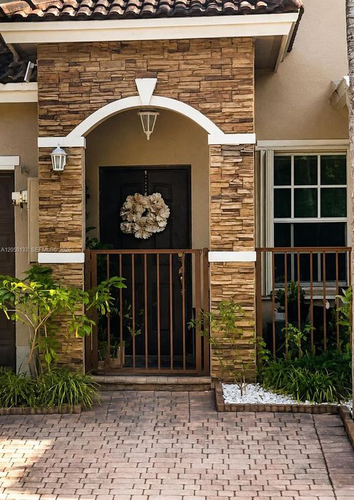 0-8966 Sw 224th Ter, Cutler Bay, FL, 33190-1318 | Card Image