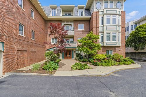 209-630 Hammond St, Chestnut Hill, MA, 02467-2348 | Card Image