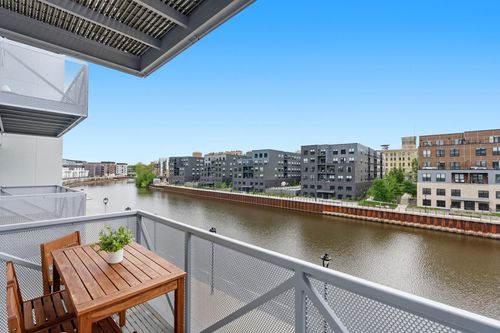 1902 N Commerce St, Milwaukee, WI, 53212-3489 | Card Image