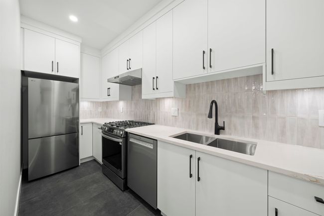 5628 Chaffey Ave, Home with 6 bedrooms, 5 bathrooms and 2 parking in Burnaby BC | Image 13