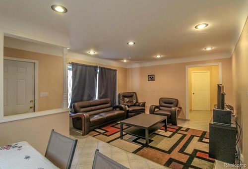 27034 Ford Rd, Dearborn Heights, MI, 48127-2839 | Card Image