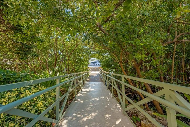 1406 - 19999 E Country Club Dr, Condo with 2 bedrooms, 2 bathrooms and null parking in Aventura FL | Image 35