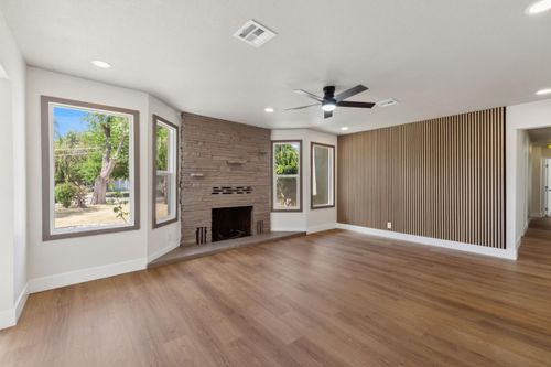 750 E Lansing Way, Fresno, CA, 93704-4223 | Card Image
