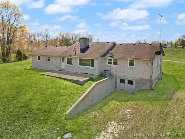 1110 W Helton Rd, Home with 3 bedrooms, 3 bathrooms and null parking in Scottsburg IN | Image 4