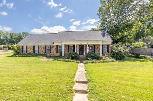 1636 Poplar Estates Pkwy, Germantown, TN, 38138-2516 | Card Image