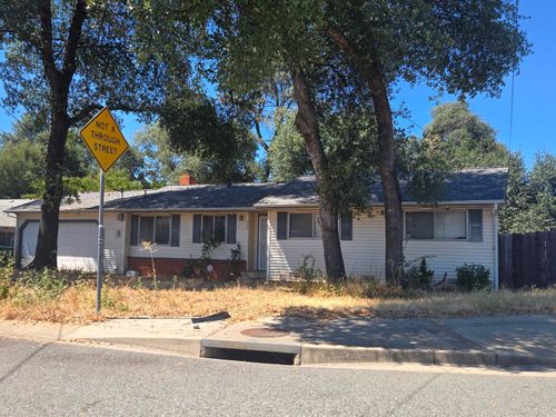 984 Camino Ct, Redding, CA, 96002-2757 | Card Image