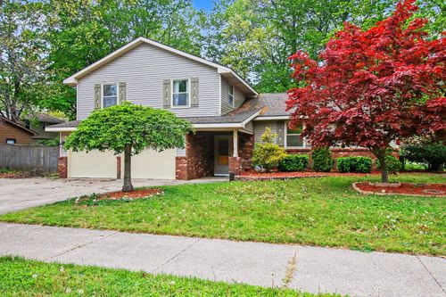 776 Meadowbrook Ave, Holland, MI, 49423-7326 | Card Image