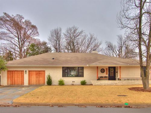 8900 Nichols Rd, The Village, OK, 73120-1346 | Card Image