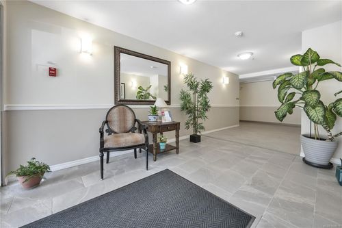 302-1631 Dufferin Cres, Nanaimo, BC, V9S5T4 | Card Image