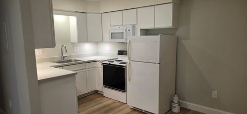 4-284 N Main St, Mansfield, MA, 02048-2262 | Card Image