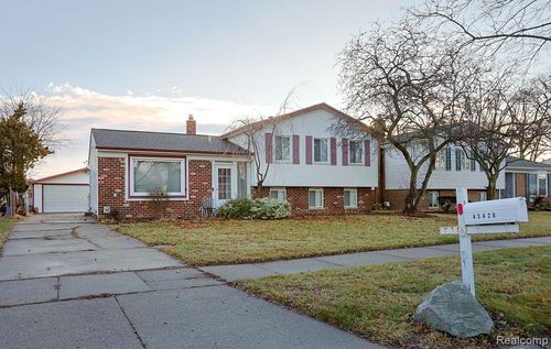 43428 Hartwick Dr, Sterling Heights, MI, 48313-1932 | Card Image