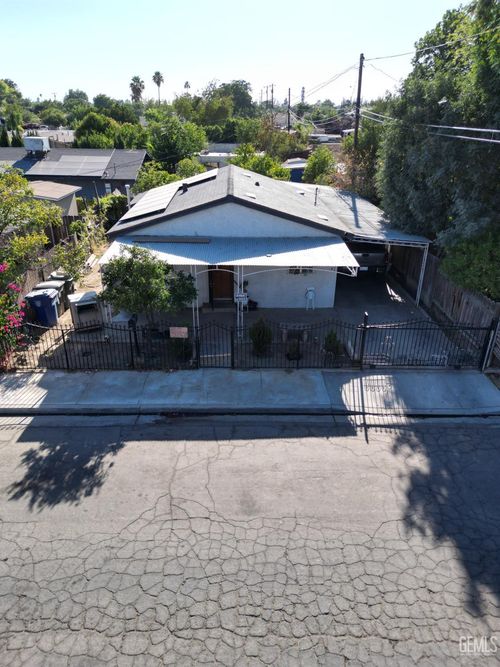 2017 Sunshine Ave, Bakersfield, CA, 93307-3940 | Card Image