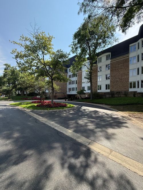 107-150 Lake Boulevard, Buffalo Grove, IL, 60089 | Card Image