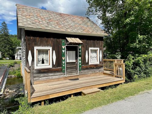 33 W River St, South Londonderry, VT, 05155-9152 | Card Image