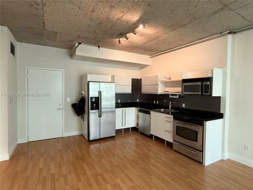 apt-2726-690 Sw 1st Ct, MIAMI, FL, 33130-2929 | Card Image