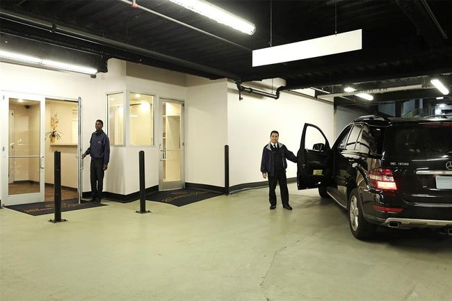 24-Hour concierge & valet. Tunnel acess from the lobby! | Image 33