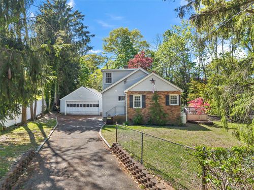 5 Windsor Ln, E Northport, NY, 11731-1242 | Card Image