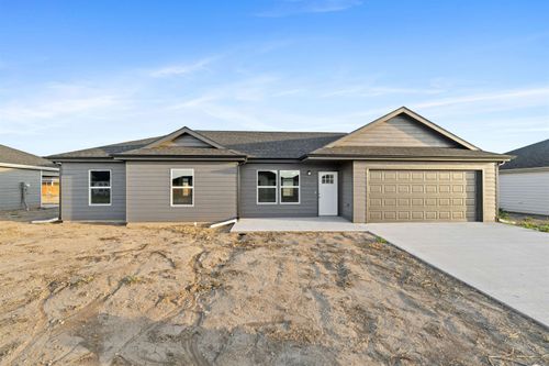 1212 Harbor Dr, Salina, KS, 67401-2894 | Card Image