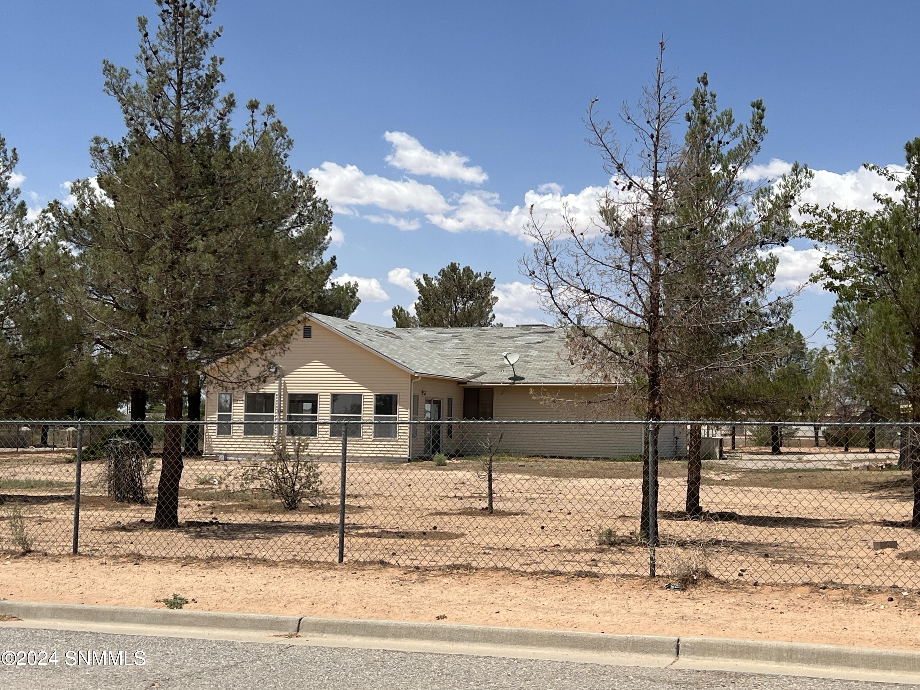 Carter Dr, Las Cruces, NM 88011