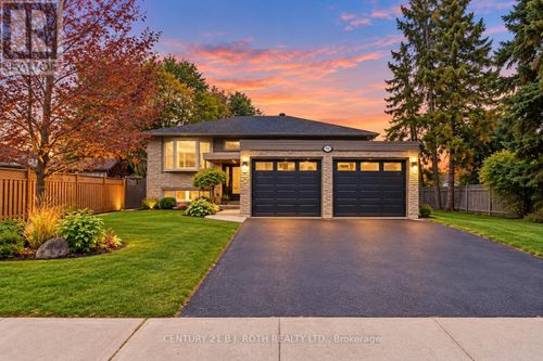 93 Grove St E, Barrie, ON, L4M5G2 | Card Image
