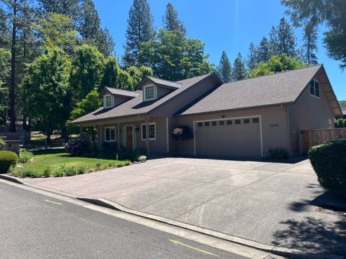 1025 Anglers Pl, Shady Cove, OR, 97539-7704 | Card Image