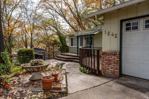 1242 Poplar Ave, Willits, CA, 95490-4217 | Card Image