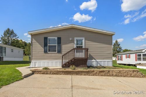1475 Red Oak Ln Ne, Belmont, MI, 49306-9406 | Card Image