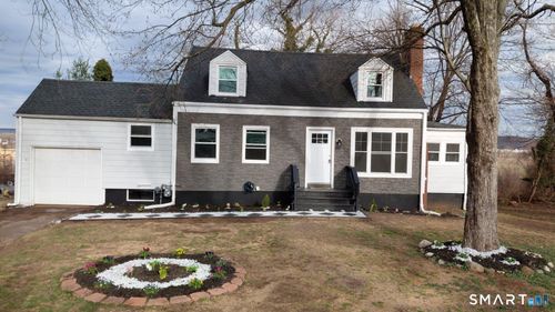 52 Vineyard Rd, North Haven, CT, 06473-3032 | Card Image