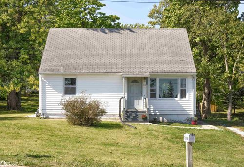 702 N B St, Fairfield, IA, 52556-2301 | Card Image