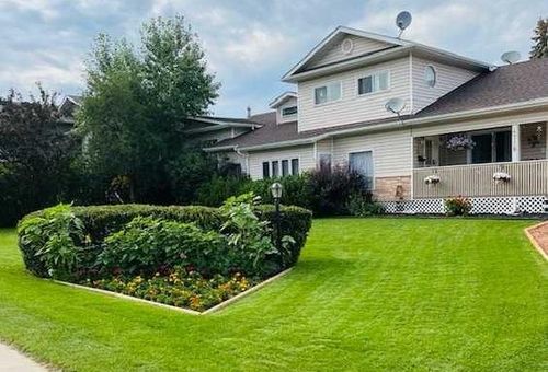 4718 College Avenue, Lacombe, AB, T4L1Z1 | Card Image