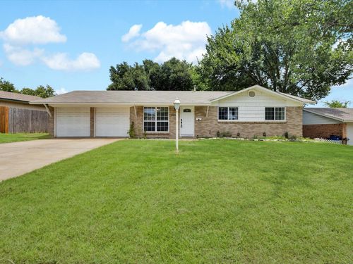 540 Nw Mound St, Burleson, TX, 76028-3834 | Card Image