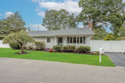 17 Foxcroft Street, House other with 3 bedrooms, 1 bathrooms and null parking in Mastic NY | Image 2