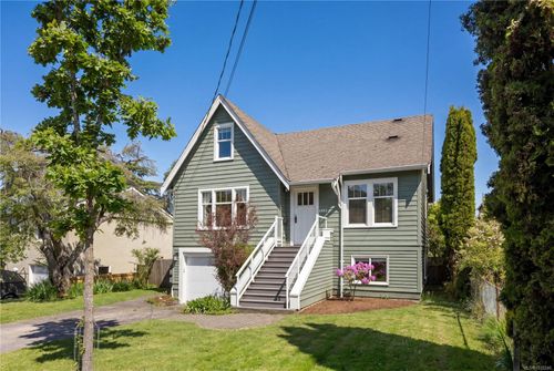 2052 Carrick St, Victoria, BC, V8R2M6 | Card Image
