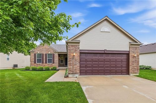 23735 W 87th Ter, Lenexa, KS, 66227-7211 | Card Image