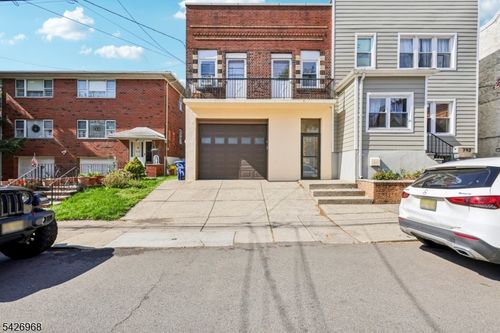 390 Delano Pl, Fairview, NJ, 07022-1704 | Card Image