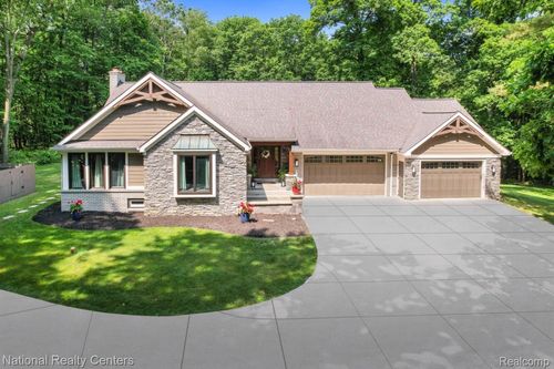 11500 Lisa Lori Ln, South Lyon, MI, 48178-8519 | Card Image