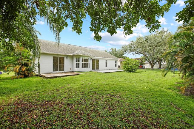 562 Sw Badger Ter, House other with 3 bedrooms, 2 bathrooms and null parking in Port St. Lucie FL | Image 6