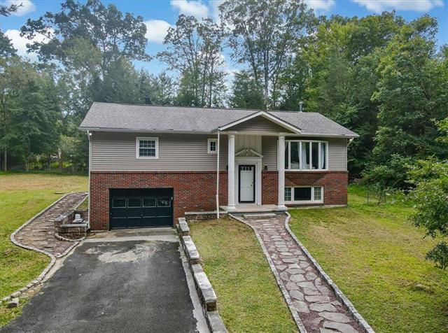 Carlton Rd, Mount Pocono, PA 18344