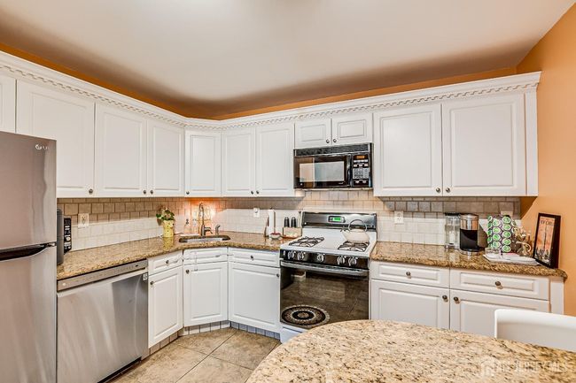 52 Central Square Park, Townhouse with 2 bedrooms, 2 bathrooms and null parking in Metuchen NJ | Image 24