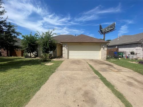 209 N Kings Canyon Dr, Cedar Park, TX, 78613-3070 | Card Image