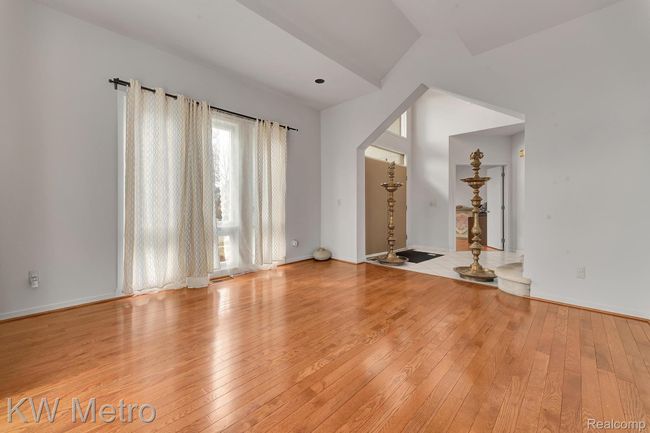 Living Room | Image 6