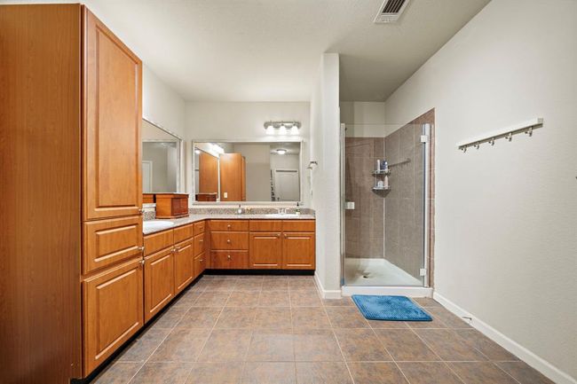 Primary bathroom | Image 9